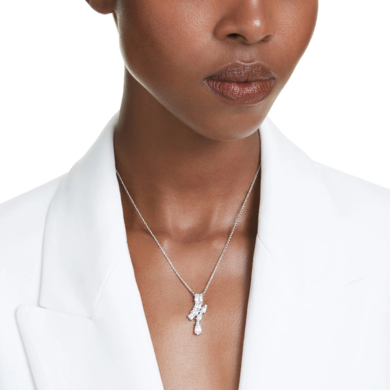 Dây chuyền Swarovski 5700420 Matrix Pendant | Ảnh mẫu đeo