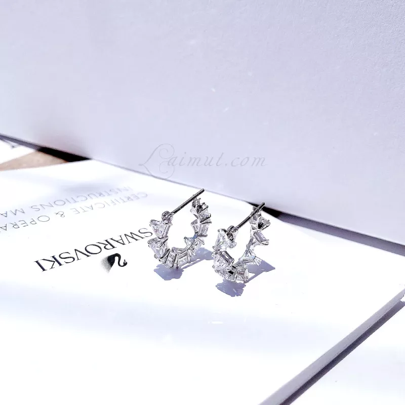 Hoa Tai Swarovski Chính Hãng Unisex Triangle Cut Ortyx Hoop Earrings - Hình ảnh 4