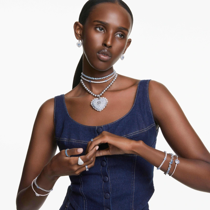 Vòng tay Swarovski 5684385 Hyperbola Bangle | Ảnh mẫu phối đồ