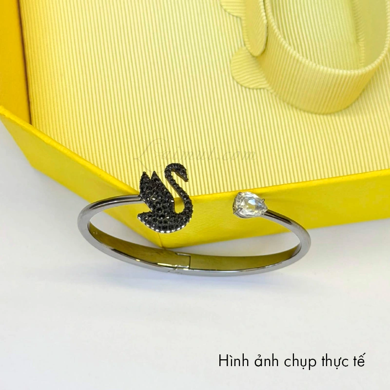 Vòng tay Swarovski 5688745 Swan Bangle | Ảnh thật 02