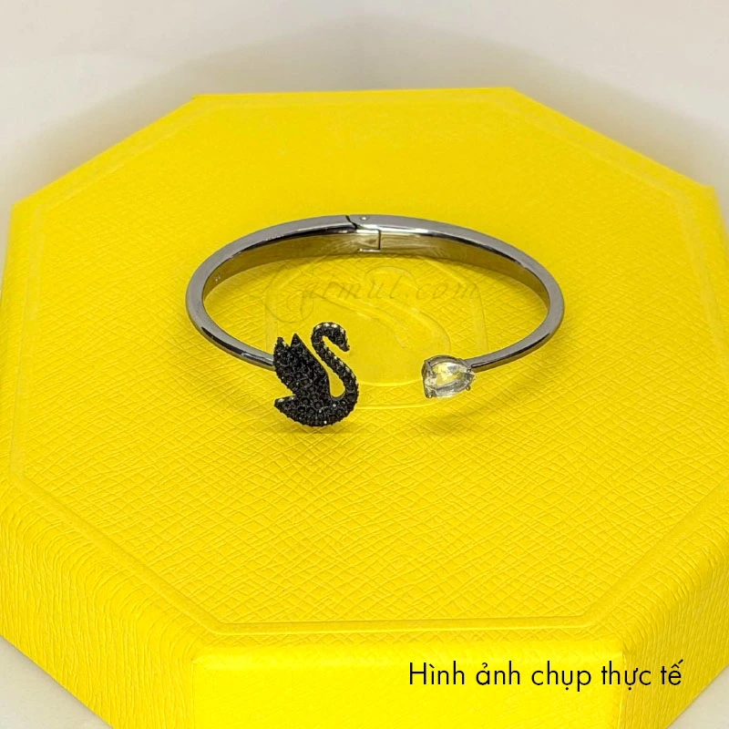 Vòng tay Swarovski 5688745 Swan Bangle | Ảnh thật 03