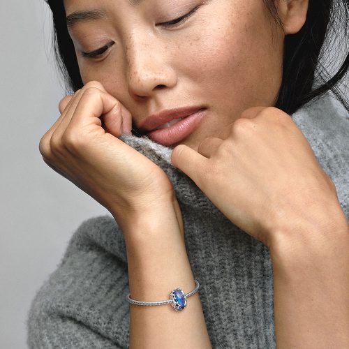 Charm Pandora 790015C00 Galaxy Blue & Star Murano Charm | Laimut | Ảnh mẫu đeo