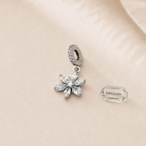Charm Pandora 792382C01 Sparkling Herbarium Cluster Dangle Charm | Laimut | Ảnh chụp thực tế