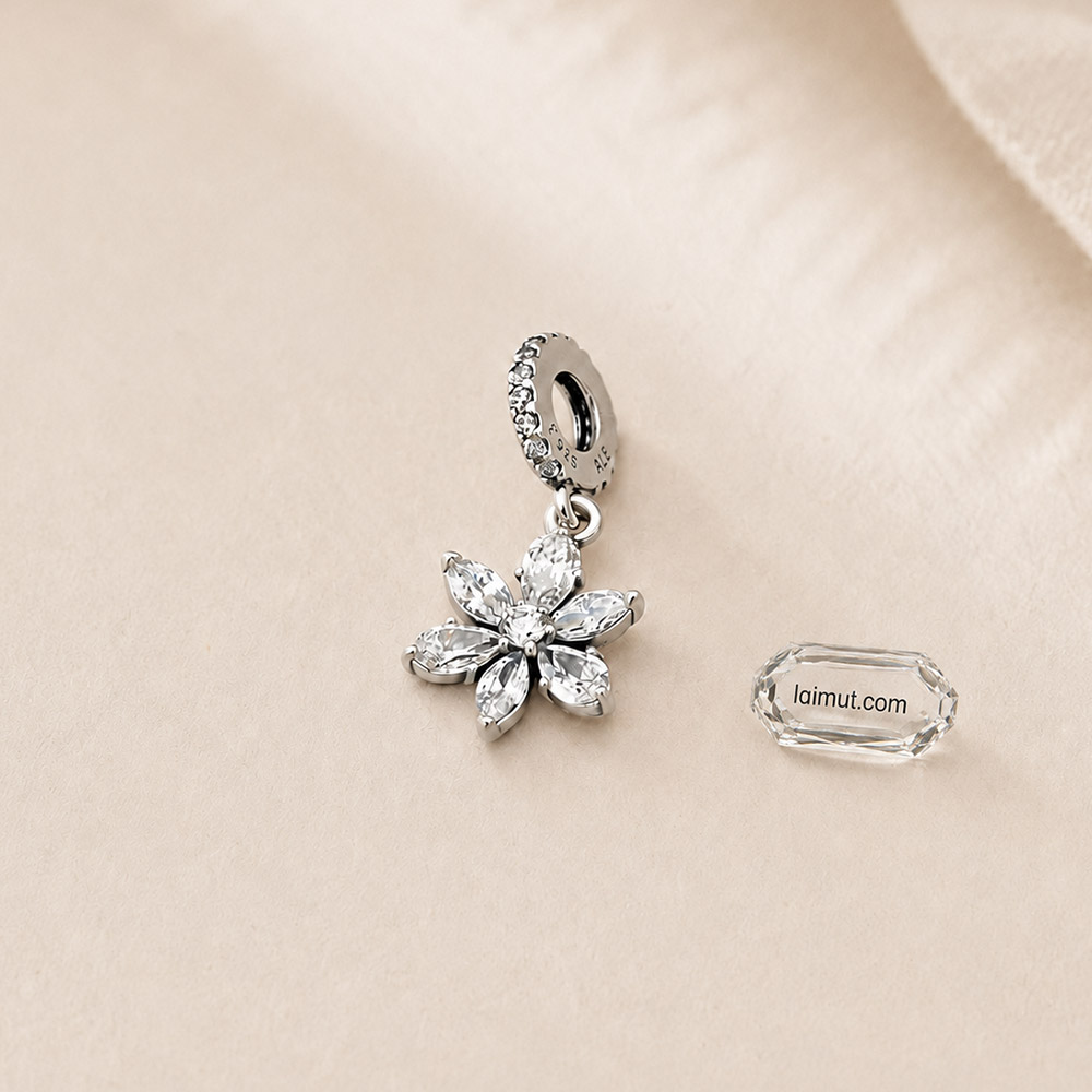 Charm Pandora 792382C01 Sparkling Herbarium Cluster Dangle Charm | Laimut | Ảnh chụp thực tế