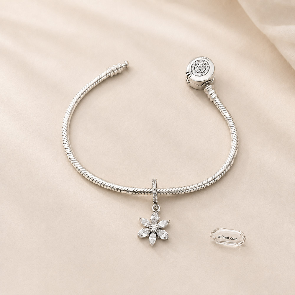 Charm Pandora 792382C01 Sparkling Herbarium Cluster Dangle Charm | Laimut | Ảnh chụp thực tế