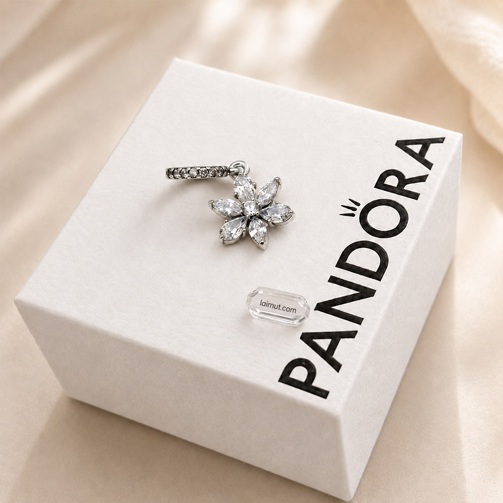 Charm Pandora 792382C01 Sparkling Herbarium Cluster Dangle Charm | Laimut | Ảnh chụp thực tế