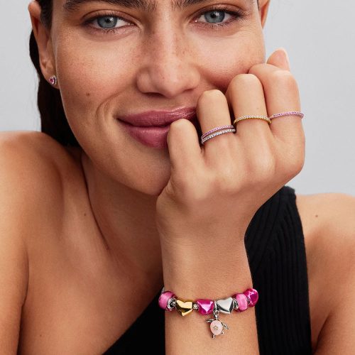 Charm Pandora 764432C01 2026 Pink Sea Turtle Lab-grown Diamond Dangle Charm | Laimut | Ảnh mẫu đeo