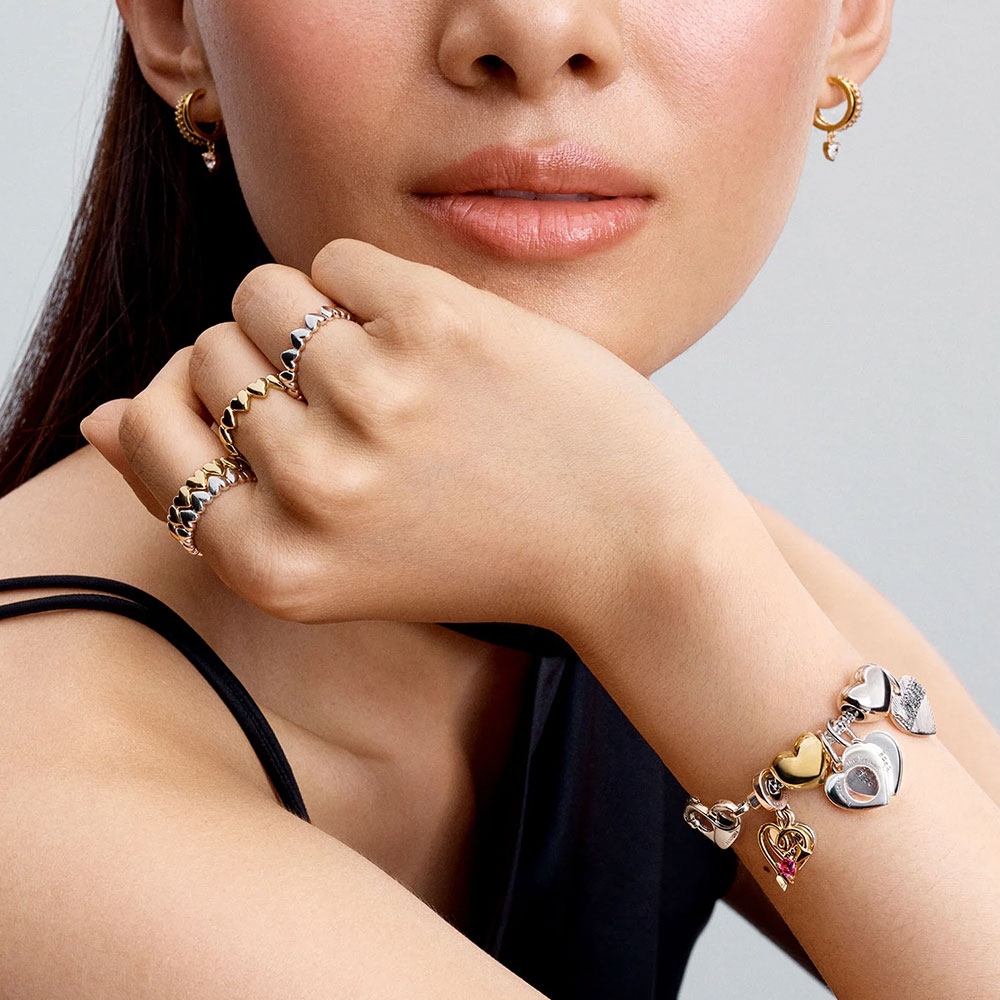 Charm Pandora 763622C01 Engravable Heart & Arrow Double Dangle Charm | Laimut | Ảnh mẫu đeo