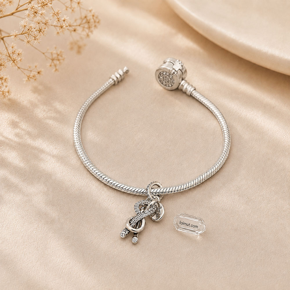 Charm Pandora 793780C01 Pavé Infinity Knot Dangle Charm | Laimut | Ảnh chụp thực tế