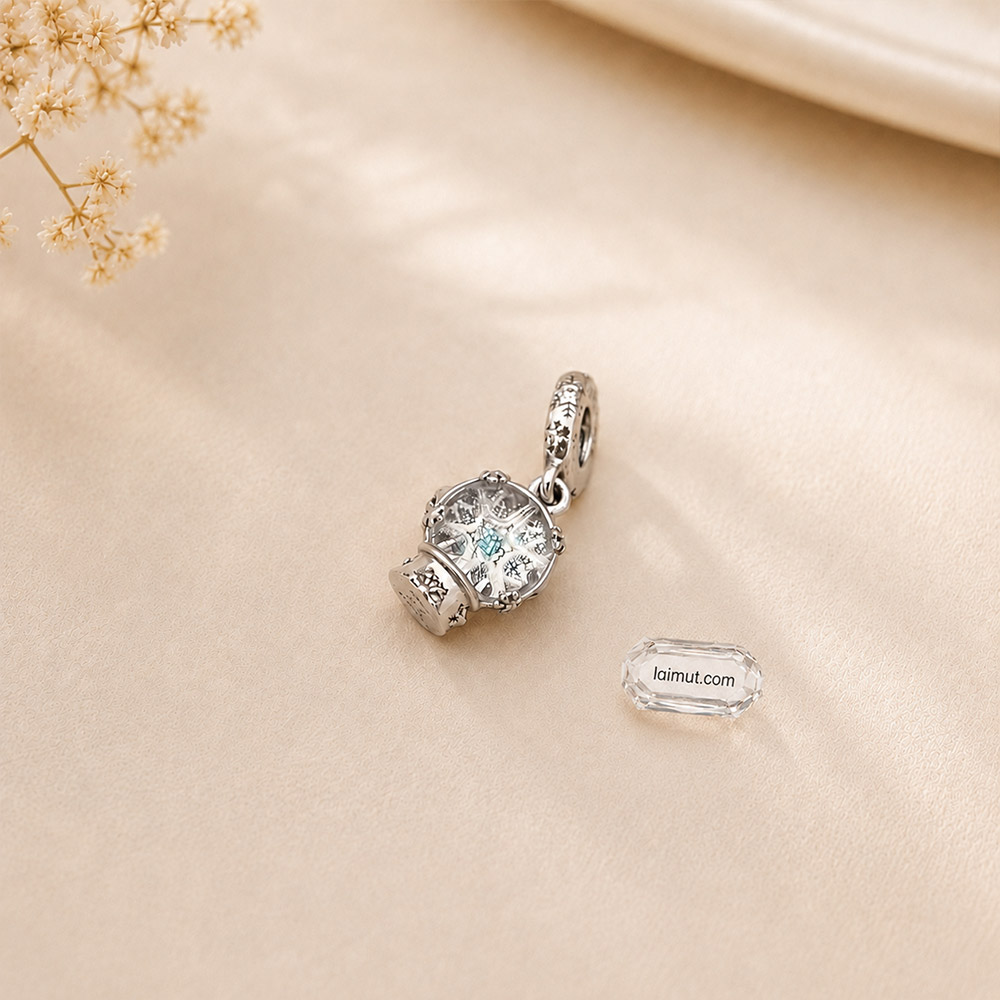Charm Pandora 792369C01 Snowflake Snow Globe Dangle Charm | Laimut | Ảnh chụp thực tế