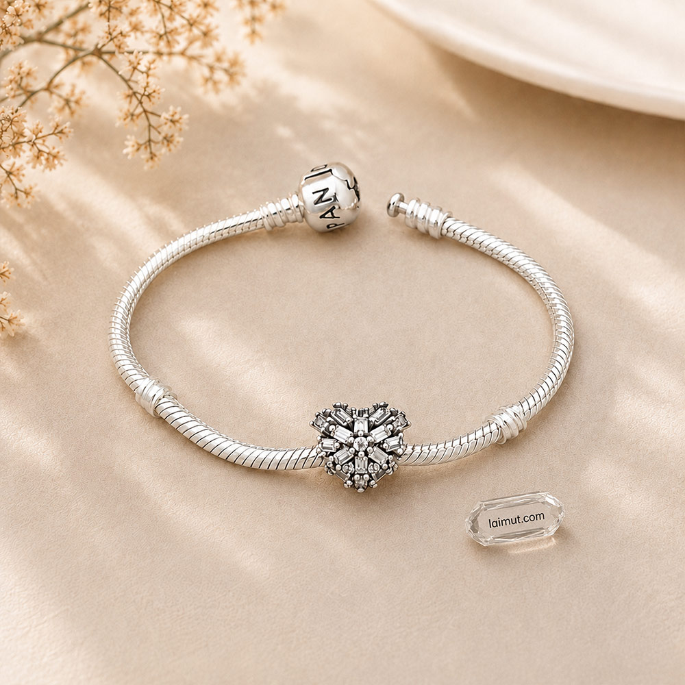Charm Pandora 794240C01 Sparkling Heart Charm | Laimut | Ảnh chụp thực tế