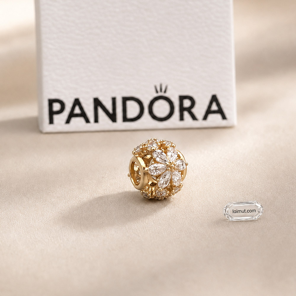 Charm Pandora 782383C01 Sparkling Herbarium Cluster Round Charm | Laimut | Ảnh chụp thực tế