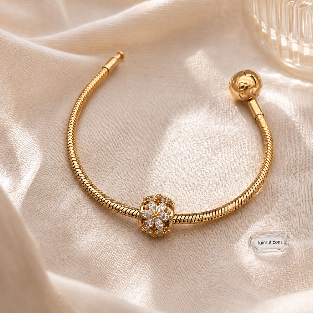 Charm Pandora 782383C01 Sparkling Herbarium Cluster Round Charm | Laimut | Ảnh chụp thực tế
