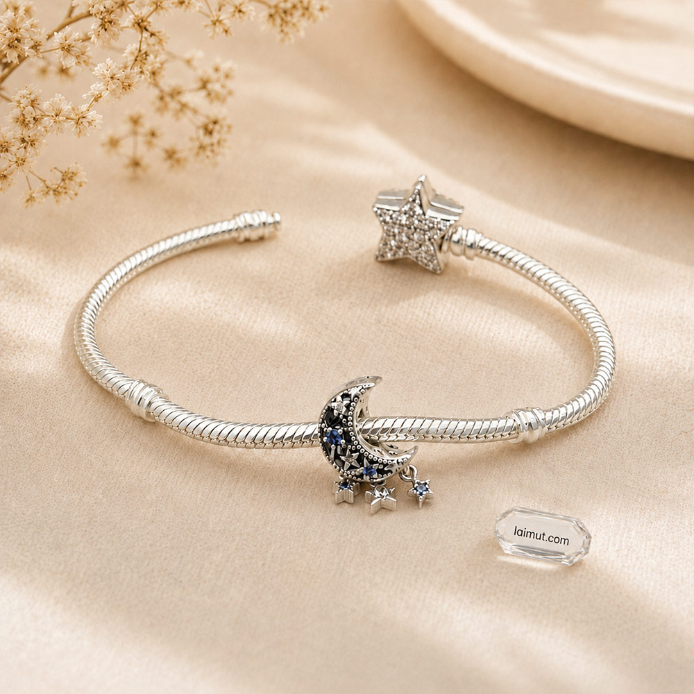 Charm Pandora 799643C01 Star & Crescent Moon Charm | Laimut | Ảnh chụp thực tế