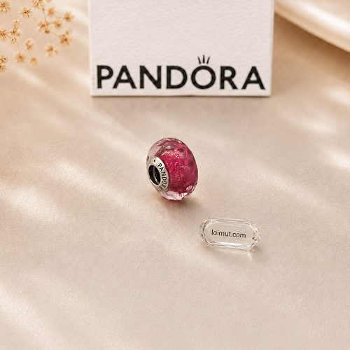 Charm Pandora 798872C00 Wavy Fancy Pink Murano Glass Charm | Laimut | Ảnh chụp thực tế