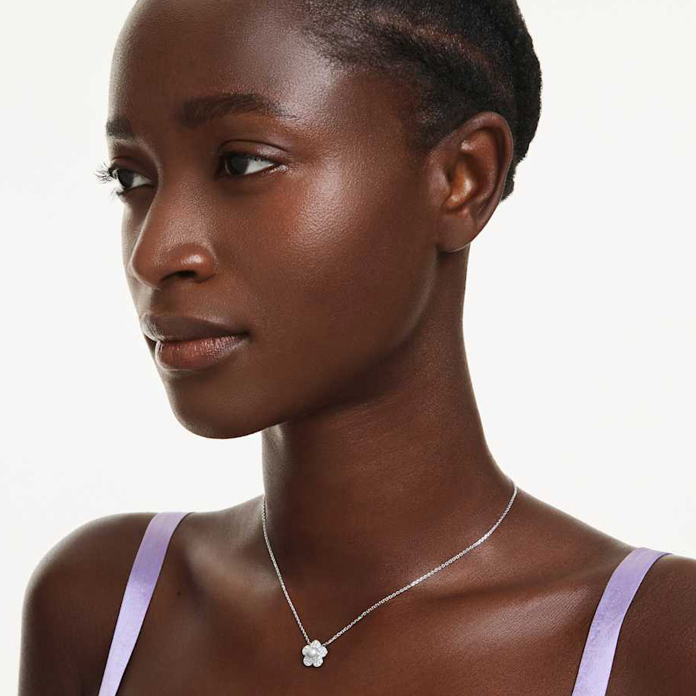 Mẫu đeo Dây chuyền Swarovski 5755817 Ariana Grande x Swarovski Pendant