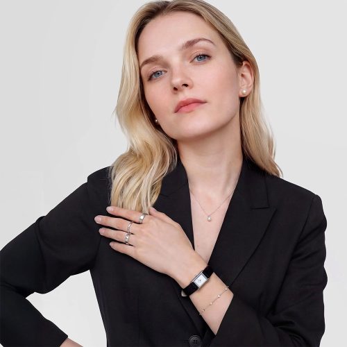Mẫu đeo Đồng hồ Daniel Wellington DW00100901 Bound Mini Black Lizard Silver