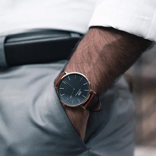 Mẫu đeo Đồng hồ Daniel Wellington DW00100124 Classic St Mawes Black Rose Gold