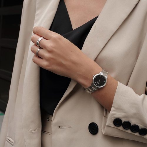 Mẫu đeo Đồng hồ Daniel Wellington DW00100208 Iconic Link Black Silver