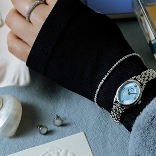 Mẫu đeo Đồng hồ Daniel Wellington DW00100809 Ophelia Mini Ice Blue Silver