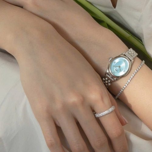 Mẫu đeo Đồng hồ Daniel Wellington DW00100809 Ophelia Mini Ice Blue Silver
