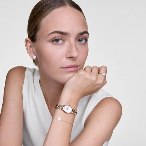 Mẫu đeo Đồng hồ Daniel Wellington DW00100805 Ophelia Mini Rose Gold