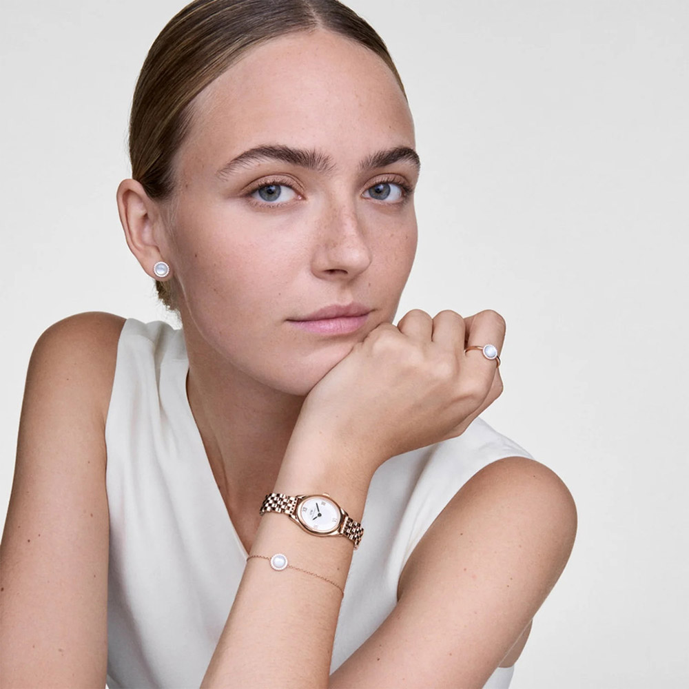 Mẫu đeo Đồng hồ Daniel Wellington DW00100805 Ophelia Mini Rose Gold