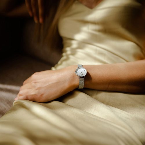 Mẫu đeo Đồng hồ Daniel Wellington DW00100220 Petite Sterling Silver
