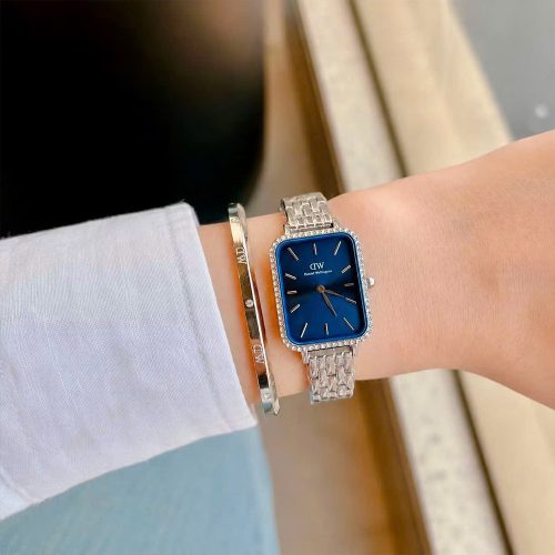 Mẫu đeo Đồng hồ Daniel Wellington DW00100670 Quadro Lumine Arctic Silver
