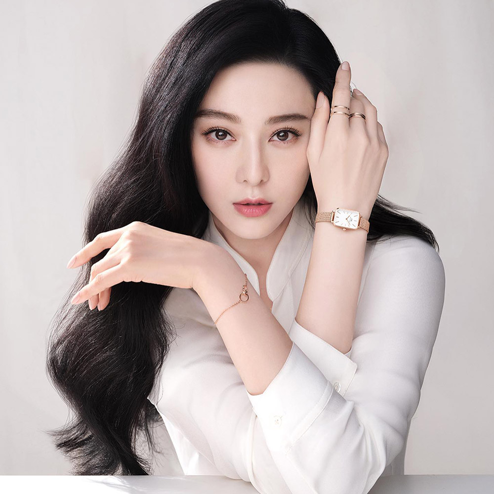 Mẫu đeo Đồng hồ Daniel Wellington DW00100431 Quadro Pressed Melrose