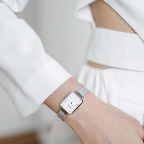 Mẫu đeo Đồng hồ Daniel Wellington DW00100438 Quadro Pressed Sterling