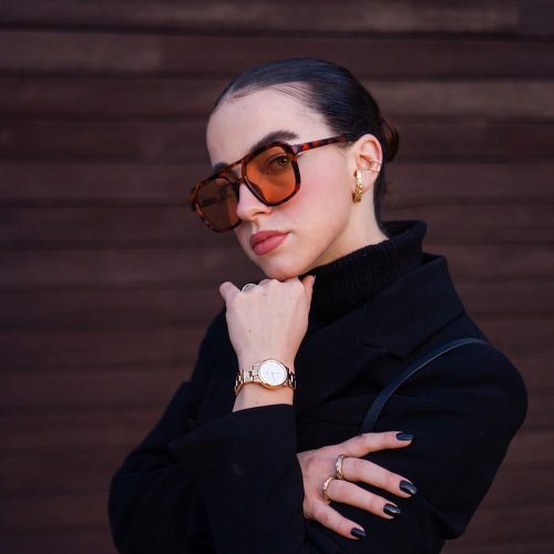 Mẫu đeo Đồng hồ Daniel Wellington DW00100213 Iconic Link Rose Gold