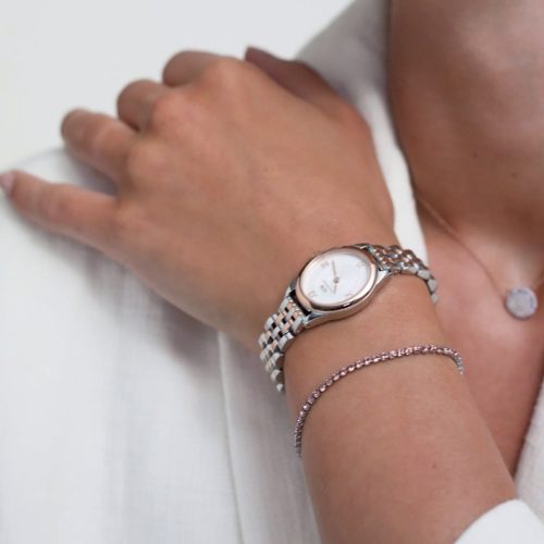 Mẫu đeo Đồng hồ Daniel Wellington DW00100810 Ophelia Mini Two Tone Rose Gold