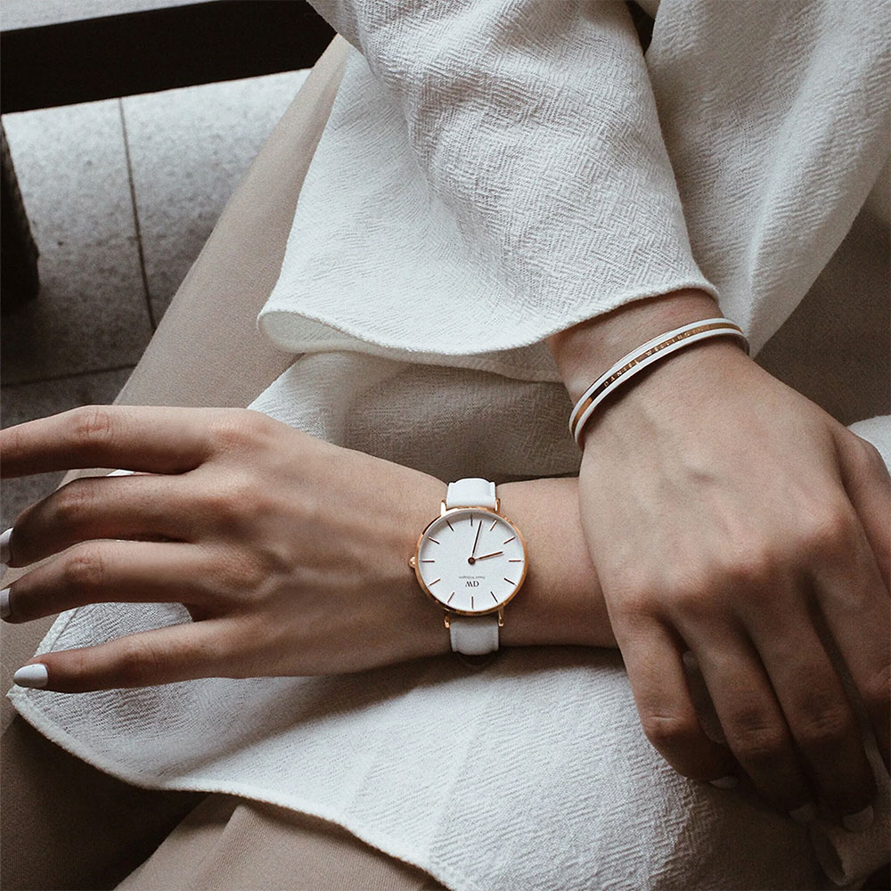 Mẫu đeo Đồng hồ Daniel Wellington DW00100249 Petite Bondi Rose Gold