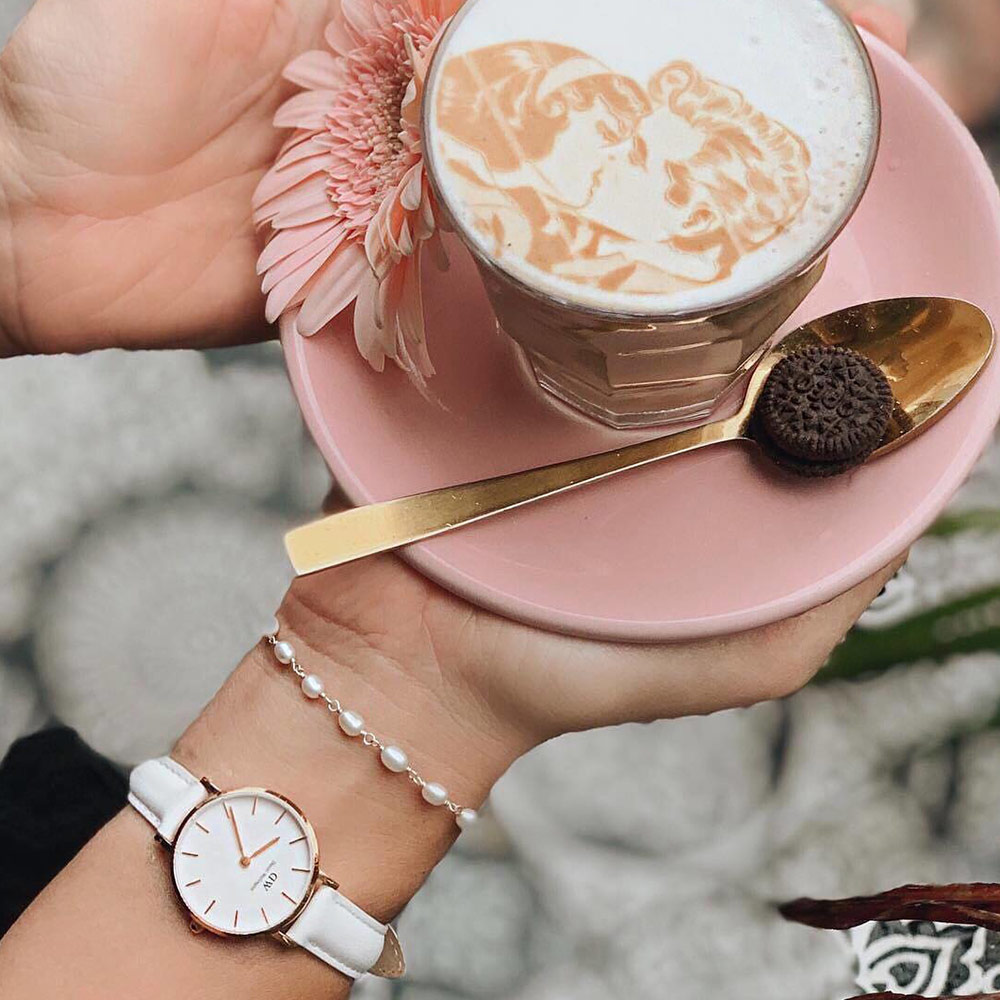Mẫu đeo Đồng hồ Daniel Wellington DW00100249 Petite Bondi Rose Gold