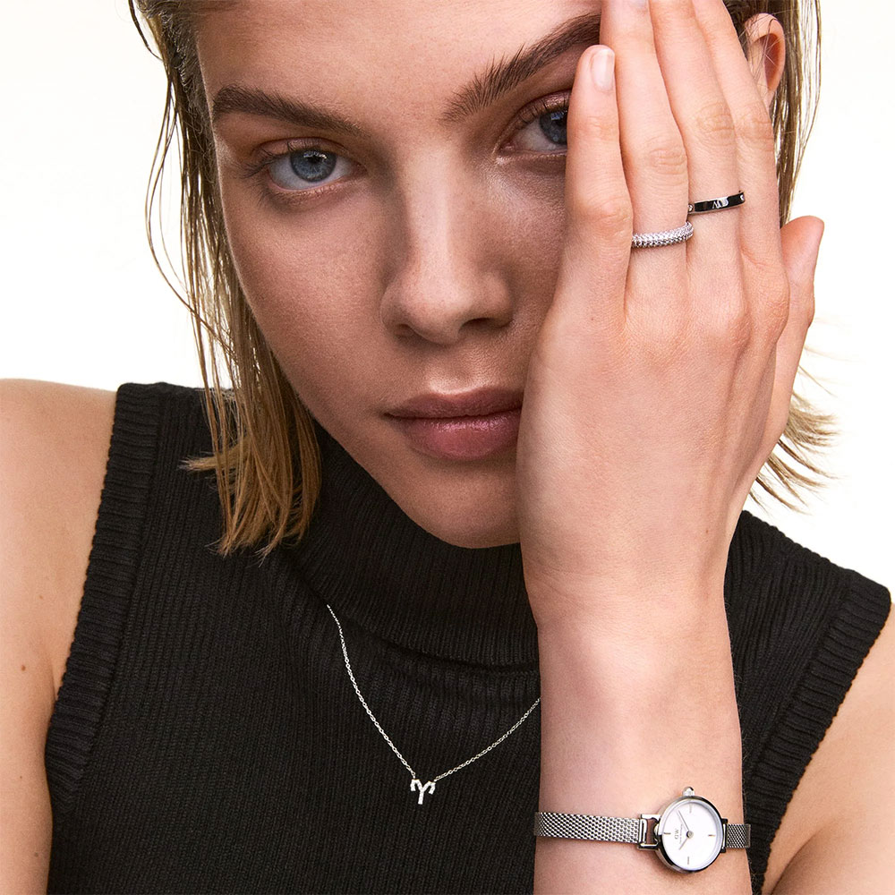 Mẫu đeo Đồng hồ Daniel Wellington DW00100746 Petite Mini Sterling