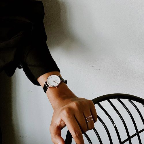 Mẫu đeo Đồng hồ Daniel Wellington DW00100230 Petite Sheffield Rose Gold