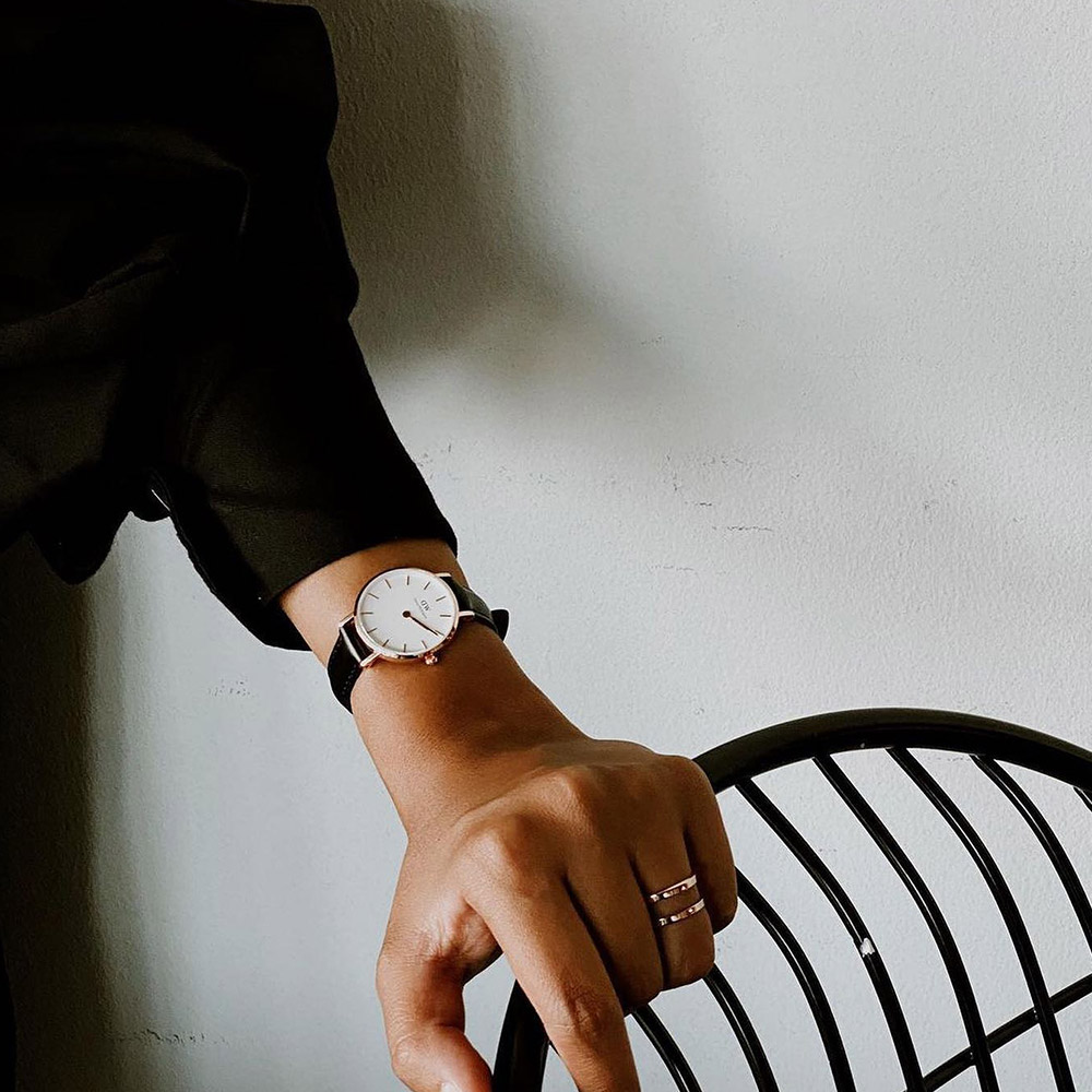 Mẫu đeo Đồng hồ Daniel Wellington DW00100230 Petite Sheffield Rose Gold