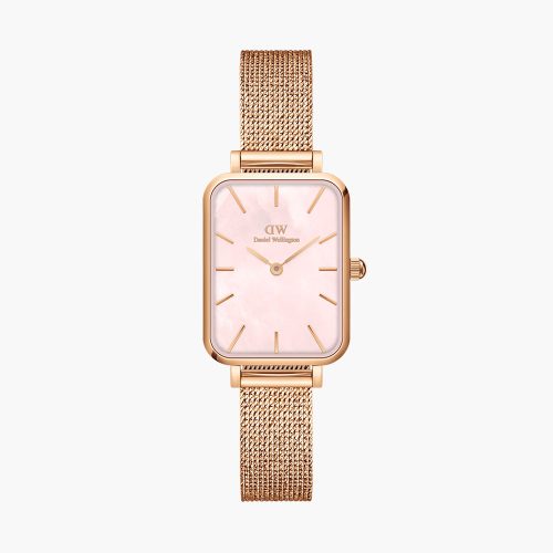 Mẫu đeo Đồng hồ Daniel Wellington DW00100510 Quadro Pressed Melrose Pink MoP