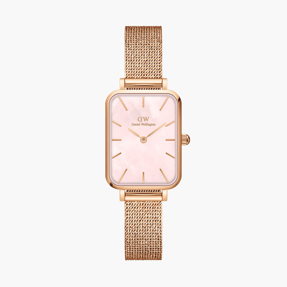 Mẫu đeo Đồng hồ Daniel Wellington DW00100510 Quadro Pressed Melrose Pink MoP