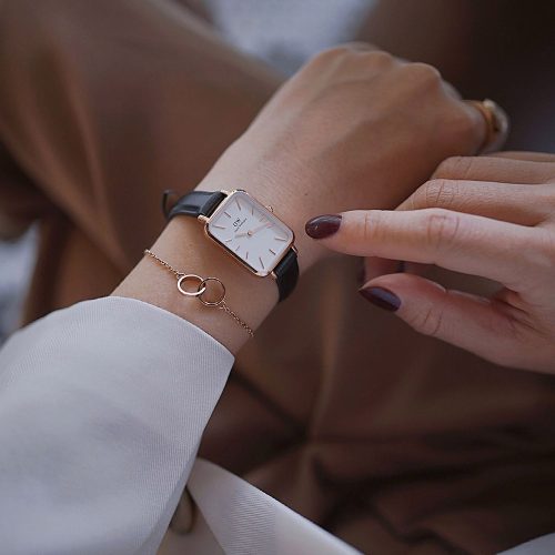 Mẫu đeo Đồng hồ Daniel Wellington DW00100434 Quadro Pressed Sheffield