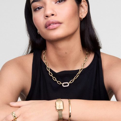 Mẫu đeo Đồng hồ Daniel Wellington DW00100485 Quadro Pressed Unitone Gold