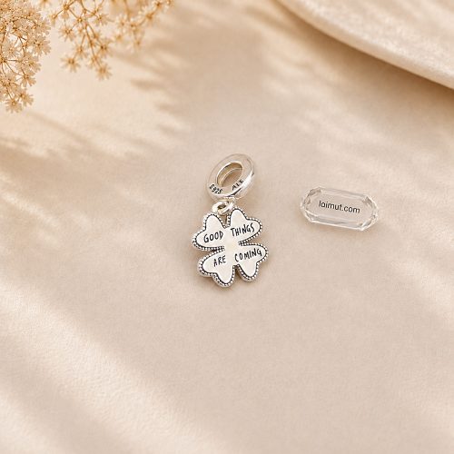 Chữ GOOD THINGS ARE COMING trên Charm Pandora 763624C01