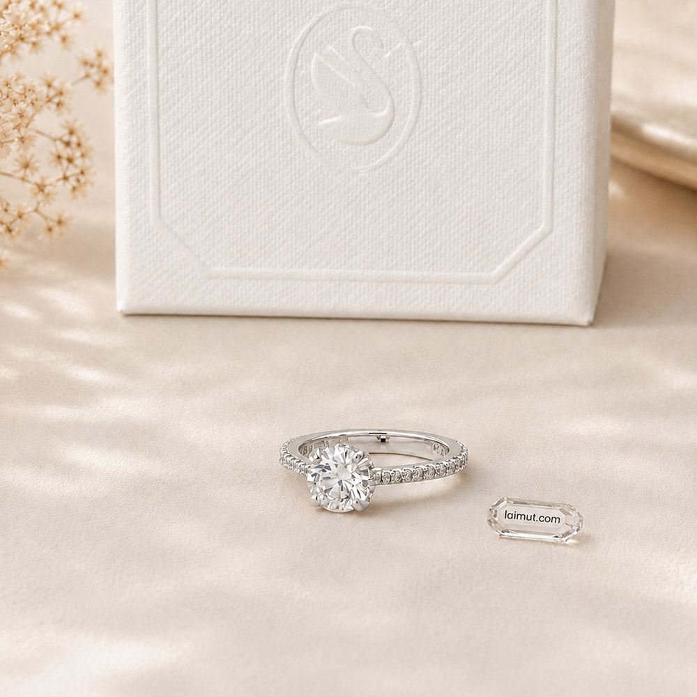 Nhẫn Swarovski Stilla Cocktail Ring chụp thật góc nghiêng