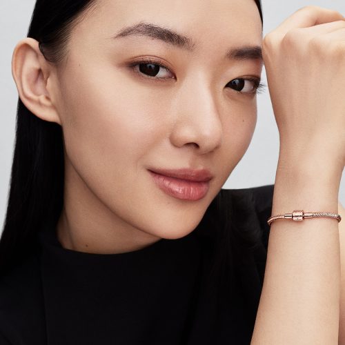 Vòng charm Pandora 584891C00 Barrel Clasp Snake Chain Bracelet | Laimut | Ảnh mẫu đeo