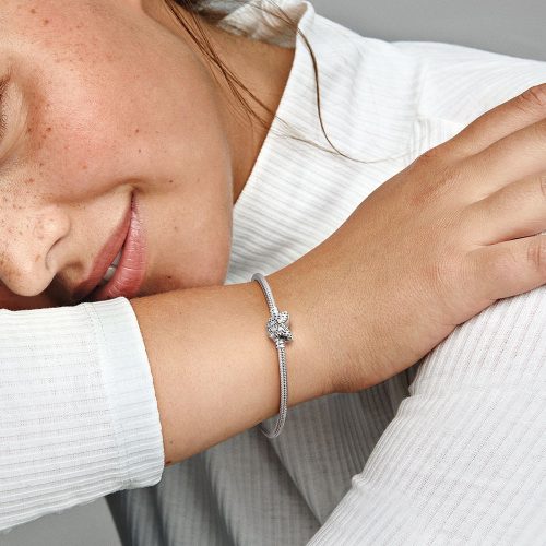Mẫu đeo Vòng tay Pandora 590782C01 Butterfly Clasp Snake Chain Bracelet