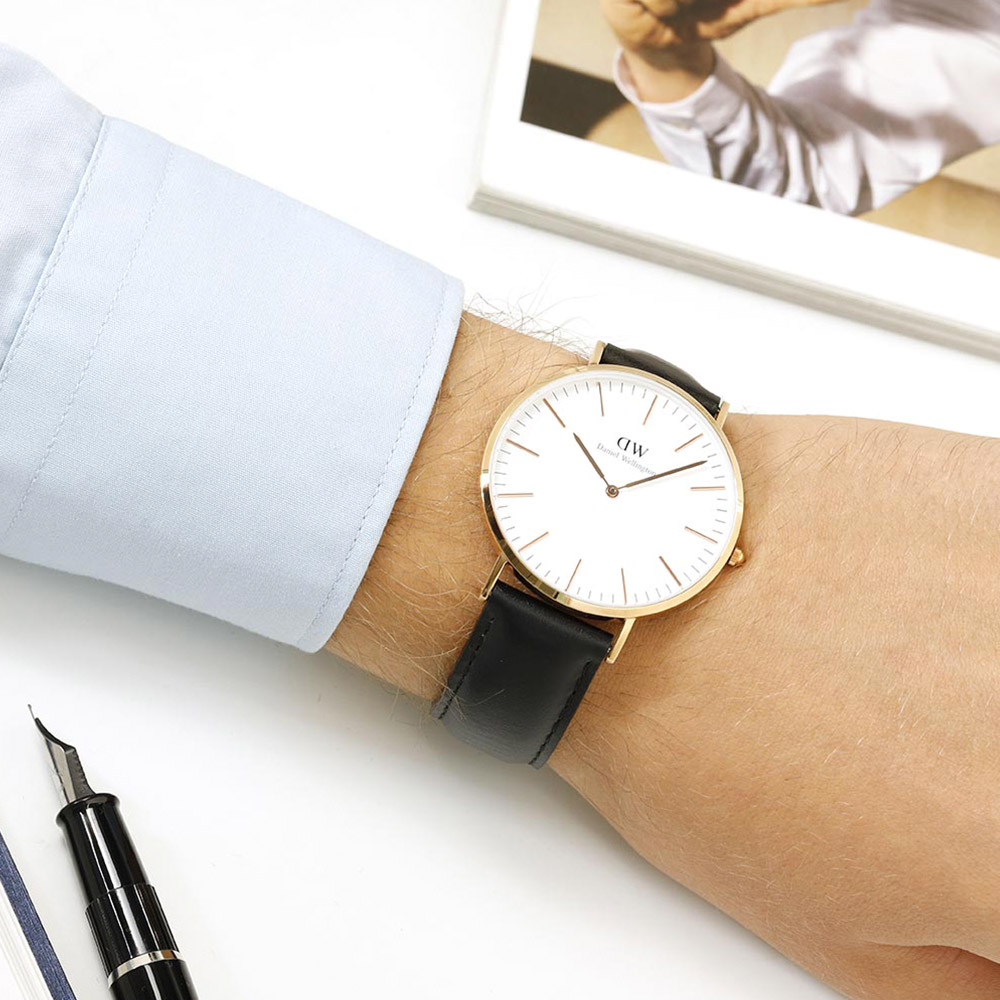 Daniel Wellington DW00100007 Classic Sheffield Rose Gold trên cổ tay