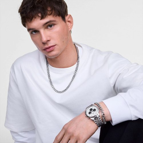 Daniel Wellington DW00100872 Iconic Chronograph 42mm trên cổ tay