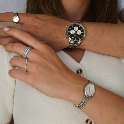 Daniel Wellington DW00100873 Iconic Chronograph 42mm trên cổ tay