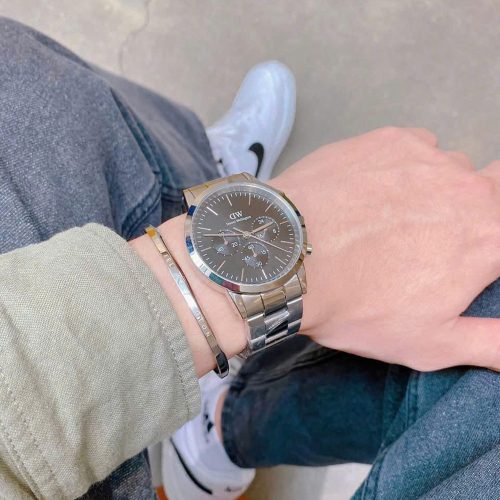 Daniel Wellington DW00100645 Iconic Chronograph 42mm trên cổ tay